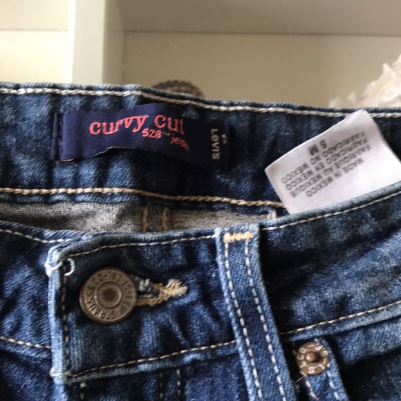 Levi’s Junior Sz 5M, curvy cut with slight flair - Picture 3 of 4
